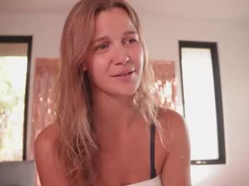 Foto porno eli_sun ne arata tot la camera pe KUR.ro