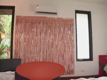 Foto porno eli_sun ne arata tot la camera pe KUR.ro