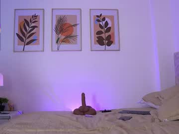 Foto porno eliizabeth_roberts ne arata tot la camera pe KUR.ro