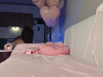 Foto porno ella_lee15 se dezbraca la web pe Chaturbate pe KUR.ro