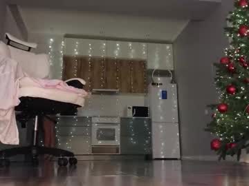 Foto porno ella_lee15 se dezbraca la web pe Chaturbate pe KUR.ro