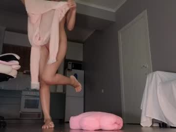 Foto porno ella_lee15 se dezbraca la web pe Chaturbate pe KUR.ro