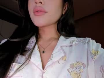Foto porno ella_lee15 se dezbraca la web pe Chaturbate pe KUR.ro