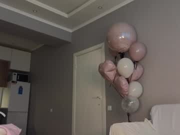 Foto porno ella_lee15 se dezbraca la web pe Chaturbate pe KUR.ro