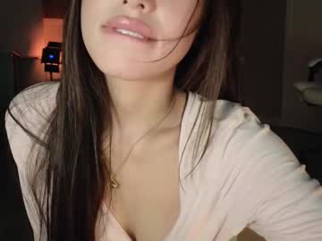 Foto porno ella_lee15 se dezbraca la web pe Chaturbate pe KUR.ro