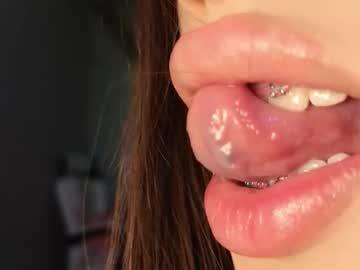 Foto porno ella_lee15 se dezbraca la web pe Chaturbate pe KUR.ro