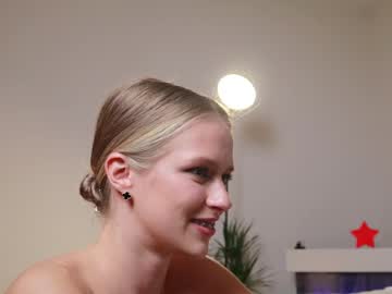 Foto porno ella_twinkle se dezbraca la web pe Chaturbate pe KUR.ro