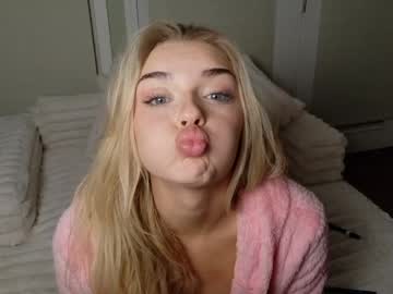 Foto porno Ce sexy este ellalowe pe KUR.ro