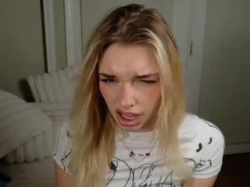 Foto porno Ce sexy este ellalowe pe KUR.ro