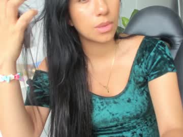 Foto porno emillybrowm ne arata tot la camera pe KUR.ro