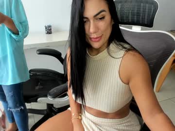 Foto porno emillybrowm ne arata tot la camera pe KUR.ro