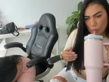 Foto porno emillybrowm ne arata tot la camera pe KUR.ro