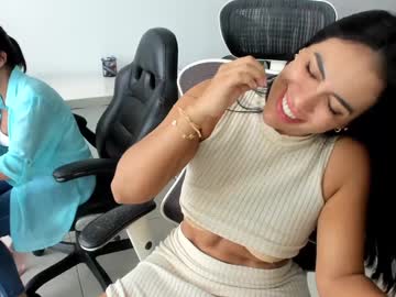 Foto porno emillybrowm ne arata tot la camera pe KUR.ro