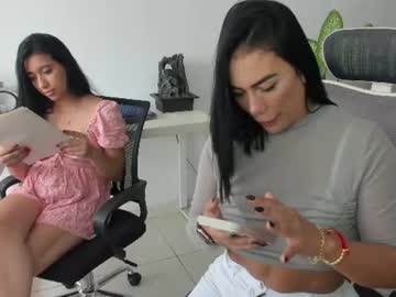 Foto porno emillybrowm ne arata tot la camera pe KUR.ro
