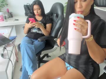 Foto porno emillybrowm ne arata tot la camera pe KUR.ro