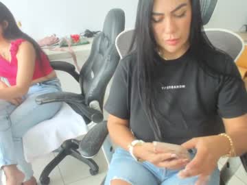 Foto porno emillybrowm ne arata tot la camera pe KUR.ro