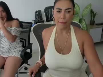Foto porno emillybrowm ne arata tot la camera pe KUR.ro
