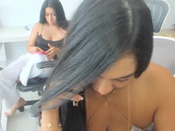 Foto porno emillybrowm ne arata tot la camera pe KUR.ro