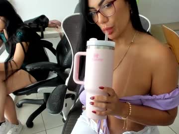 Foto porno emillybrowm ne arata tot la camera pe KUR.ro
