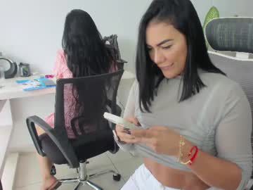 Foto porno emillybrowm ne arata tot la camera pe KUR.ro