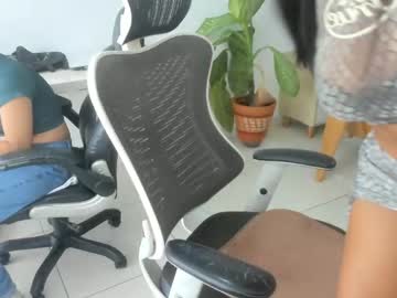 Foto porno emillybrowm ne arata tot la camera pe KUR.ro