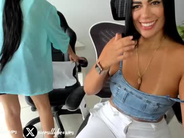 Foto porno Ce sexy este emillybrowm pe KUR.ro