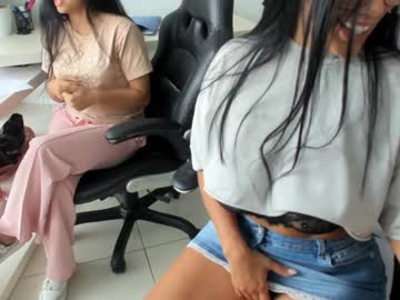 Foto porno emillybrowm ne arata tot la camera pe KUR.ro