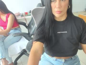 Foto porno emillybrowm ne arata tot la camera pe KUR.ro