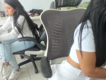 Foto porno emillybrowm ne arata tot la camera pe KUR.ro