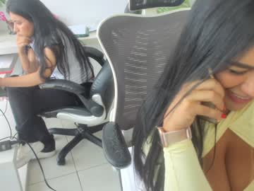 Foto porno emillybrowm ne arata tot la camera pe KUR.ro