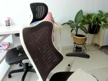 Foto porno Sex online cu emillybrowm pe KUR.ro