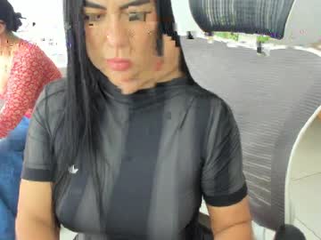 Foto porno emillybrowm ne arata tot la camera pe KUR.ro