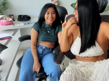 Foto porno emillybrowm ne arata tot la camera pe KUR.ro