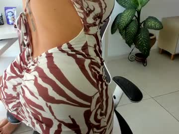 Foto porno emillybrowm ne arata tot la camera pe KUR.ro