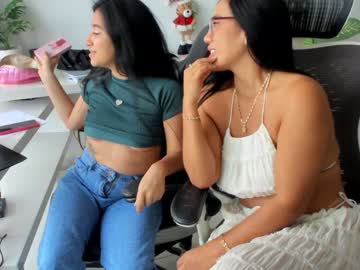 Foto porno emillybrowm ne arata tot la camera pe KUR.ro