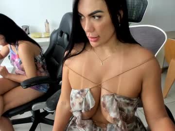 Foto porno emillybrowm ne arata tot la camera pe KUR.ro