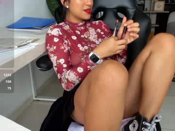 Foto porno Sex online cu emillybrowm pe KUR.ro