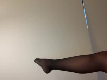Foto porno emillyyyx se dezbraca la web pe Chaturbate pe KUR.ro
