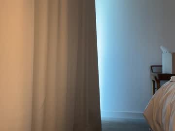 Foto porno emillyyyx se dezbraca la web pe Chaturbate pe KUR.ro