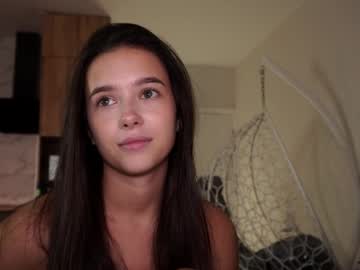 Foto porno emilybatee descoperita pe video chat pe KUR.ro