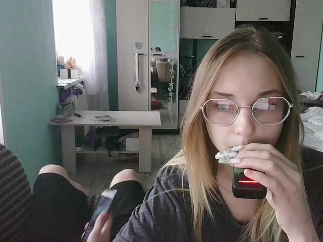 Foto porno Nebunii pe chat marca emolina pe KUR.ro