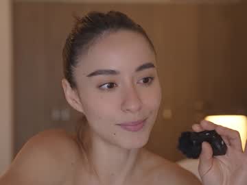 Foto porno emyii se dezbraca la web pe Chaturbate pe KUR.ro