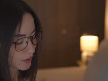 Foto porno emyii se dezbraca la web pe Chaturbate pe KUR.ro