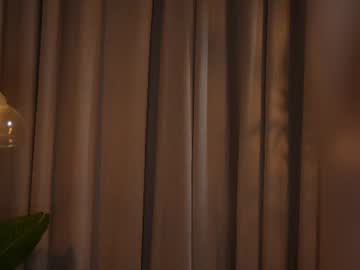 Foto porno emyii descoperita pe video chat pe KUR.ro