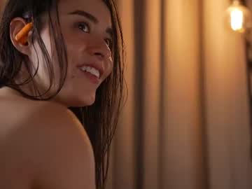 Foto porno emyii descoperita pe video chat pe KUR.ro