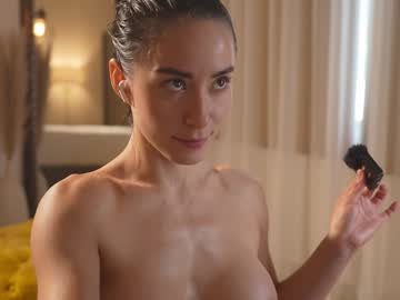 Foto porno emyii se dezbraca la web pe Chaturbate pe KUR.ro