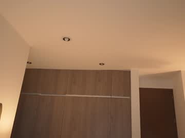 Foto porno emyii se dezbraca la web pe Chaturbate pe KUR.ro