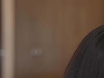 Foto porno emyii se dezbraca la web pe Chaturbate pe KUR.ro