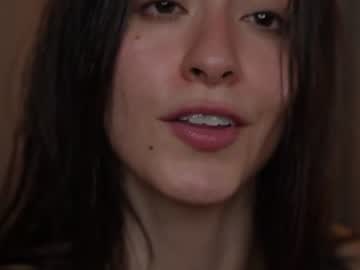 Foto porno emyii descoperita pe video chat pe KUR.ro