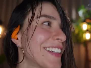Foto porno emyii descoperita pe video chat pe KUR.ro